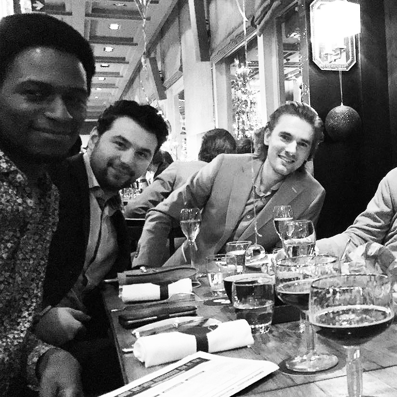 Oudjaar diner DWanimations Ron Blauw
