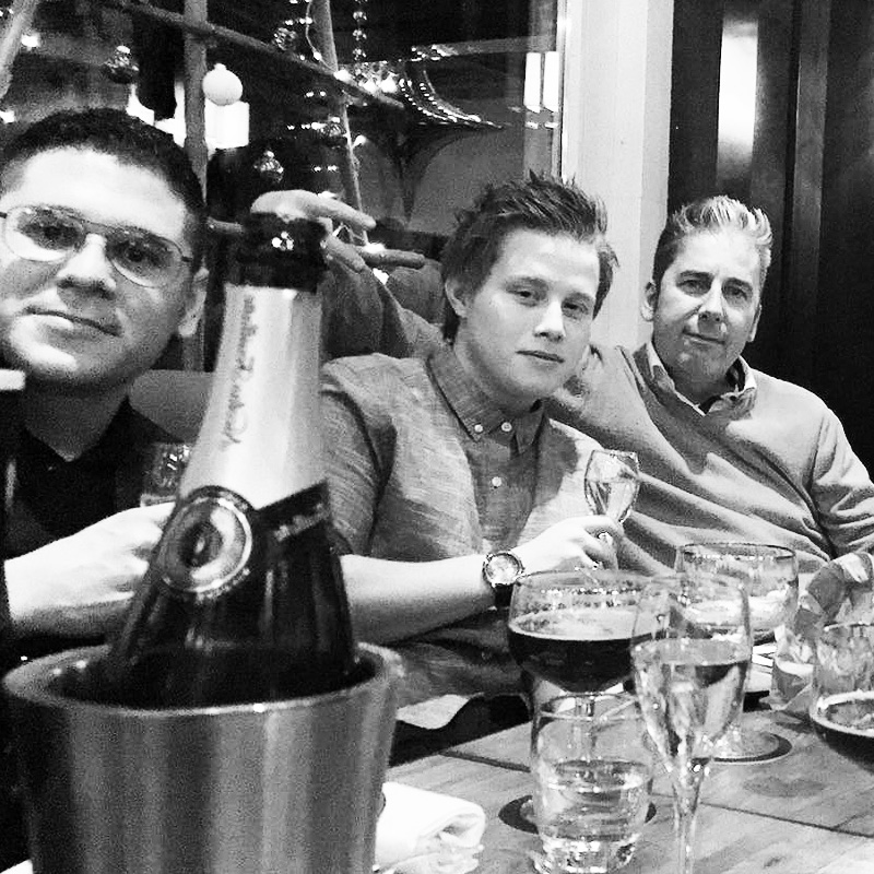 Oudjaar diner DWanimations Ron Blauw
